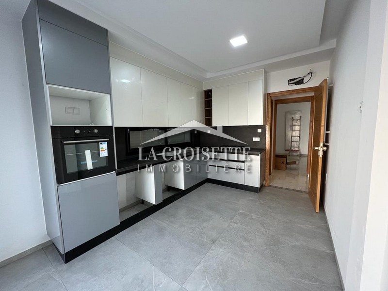 Villa S+4 avec piscine à La Soukra