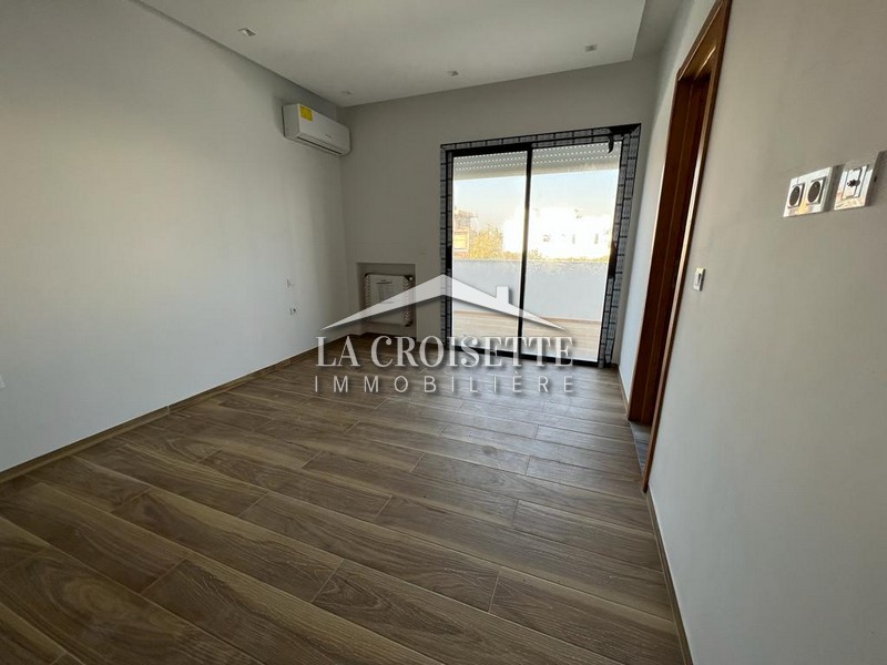 Villa S+4 avec piscine à La Soukra