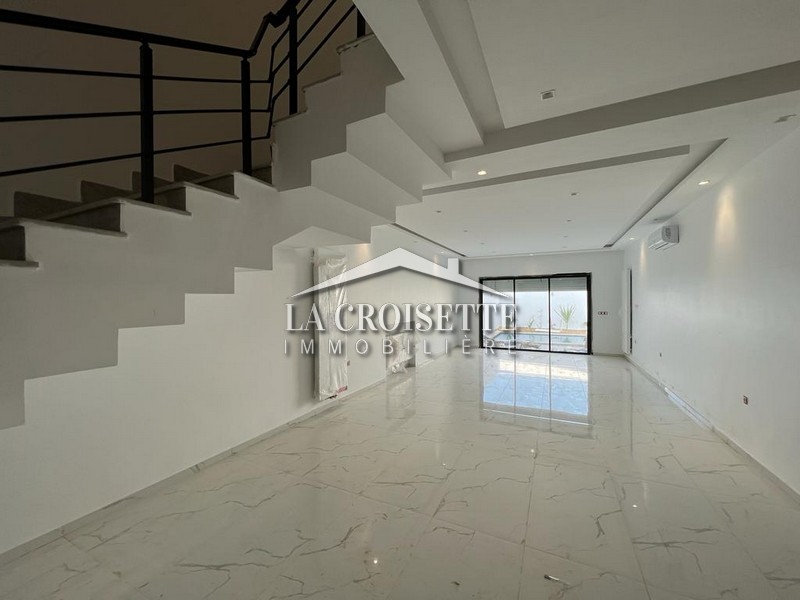 Villa S+4 avec piscine à La Soukra