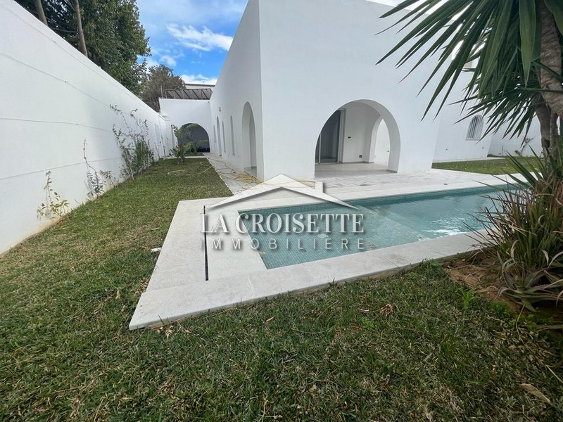 Villa plain pied S+3 avec piscine à La Soukra