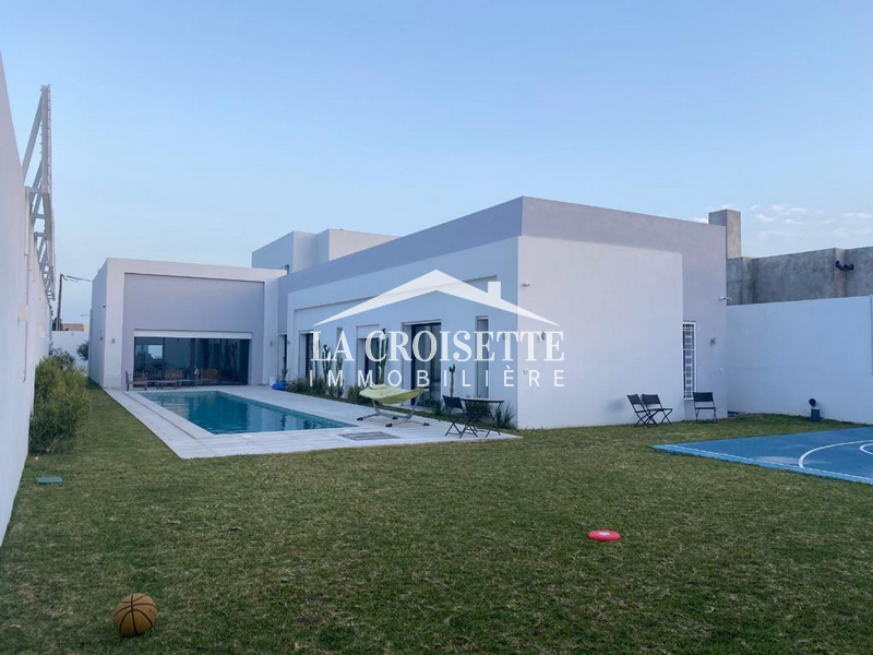 Villa S+4 avec piscine à La Marsa