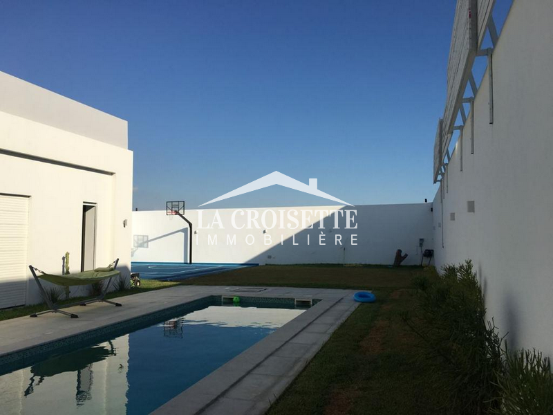 Villa S+4 avec piscine à La Marsa