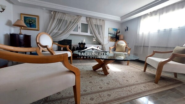 Villa meublée S+4 avec loft indépendant et piscine couverte aux Jardins de Carthage