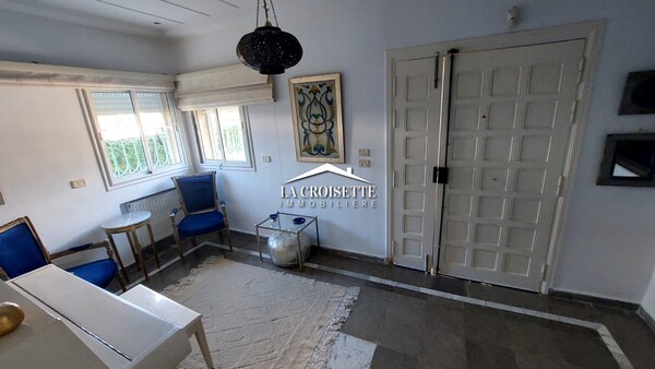 Villa meublée S+4 avec loft indépendant et piscine couverte aux Jardins de Carthage