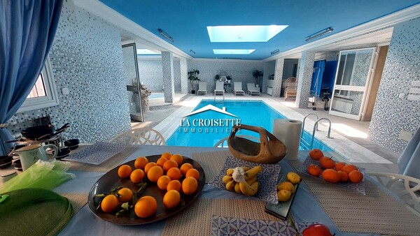 Villa meublée S+4 avec loft indépendant et piscine couverte aux Jardins de Carthage
