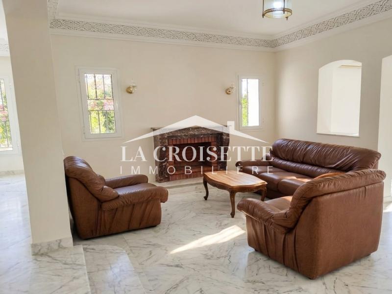 Villa S+5 avec piscine à Gammarth