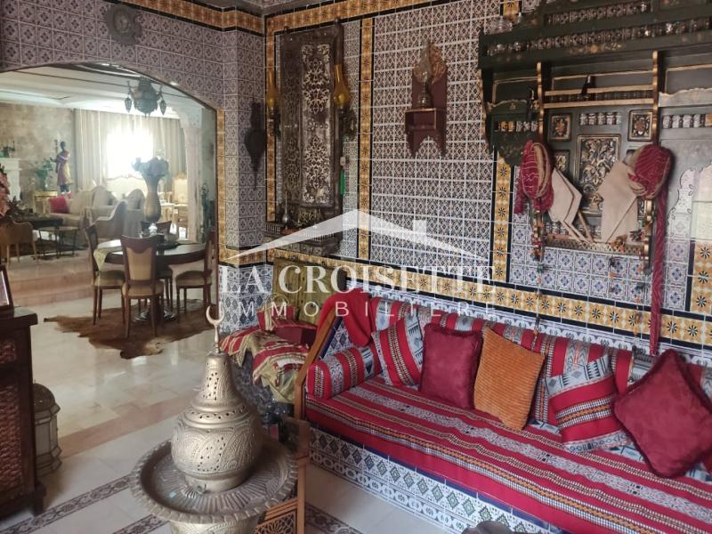 Villa meublé S+6 avec piscine à Gammarth