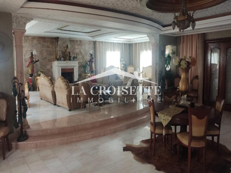 Villa meublé S+6 avec piscine à Gammarth