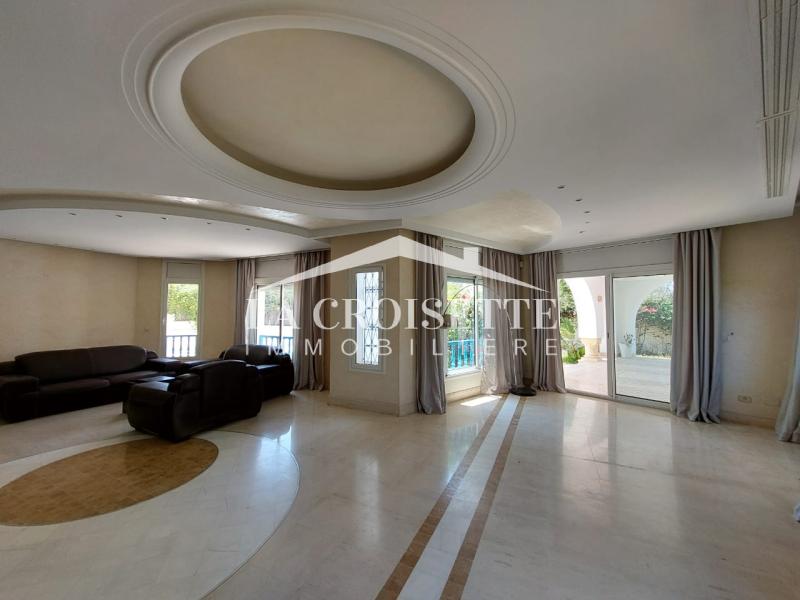 Villa meublée S+6 avec piscine à Gammarth