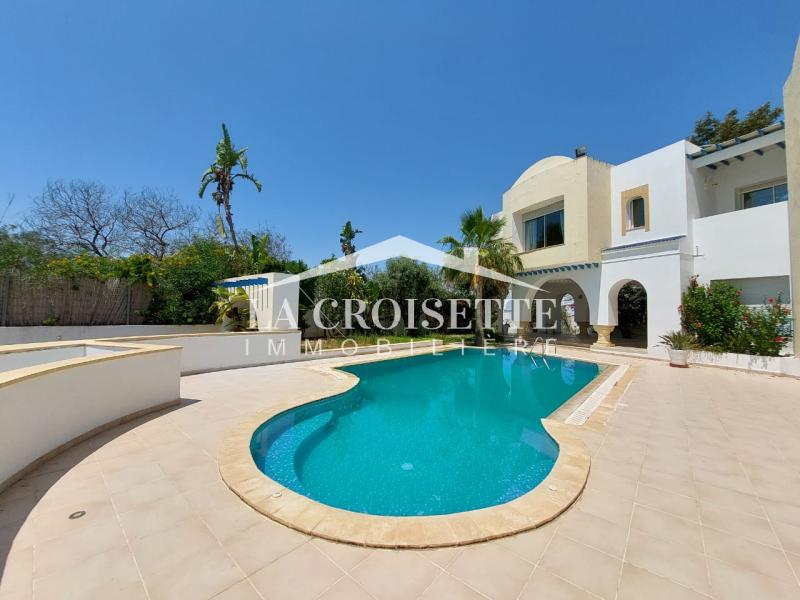 Villa meublée S+6 avec piscine à Gammarth