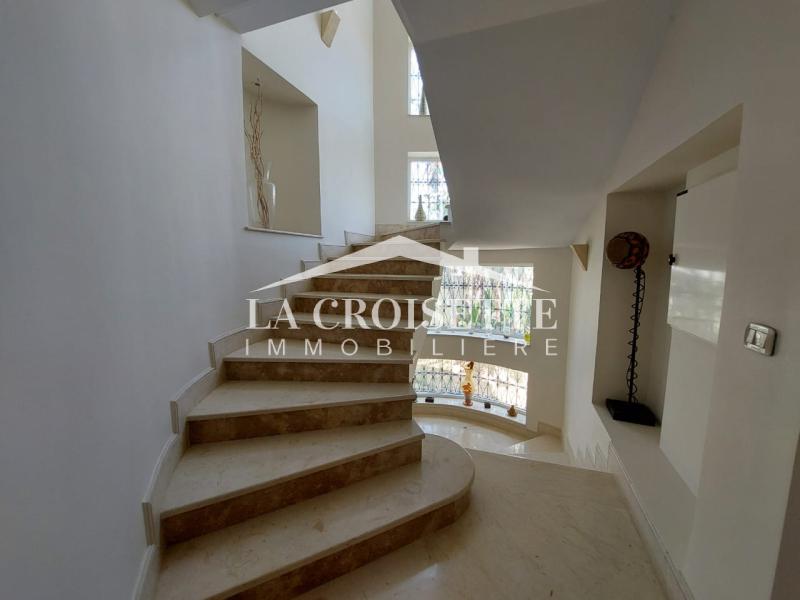 Villa meublée S+6 avec piscine à Gammarth