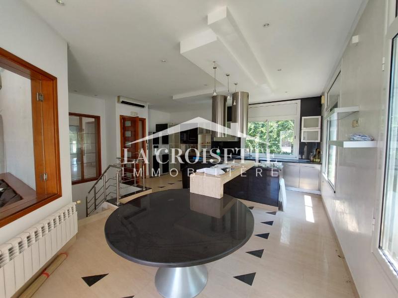 Villa meublée S+6 avec piscine à Gammarth