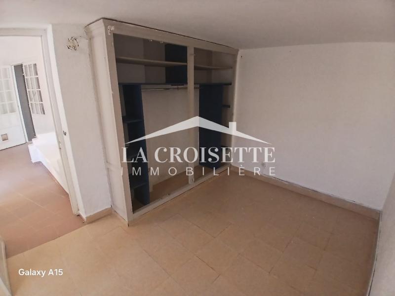 Villa S+2 avec un grand Jardin et une piscine à La Soukra