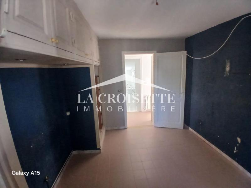 Villa S+2 avec un grand Jardin et une piscine à La Soukra