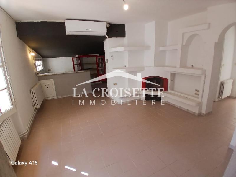 Villa S+2 avec un grand Jardin et une piscine à La Soukra