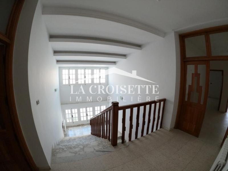 Villa S+9 à La Soukra