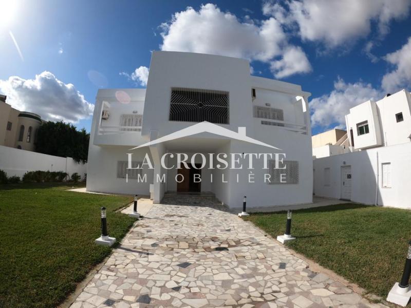 Villa S+9 à La Soukra