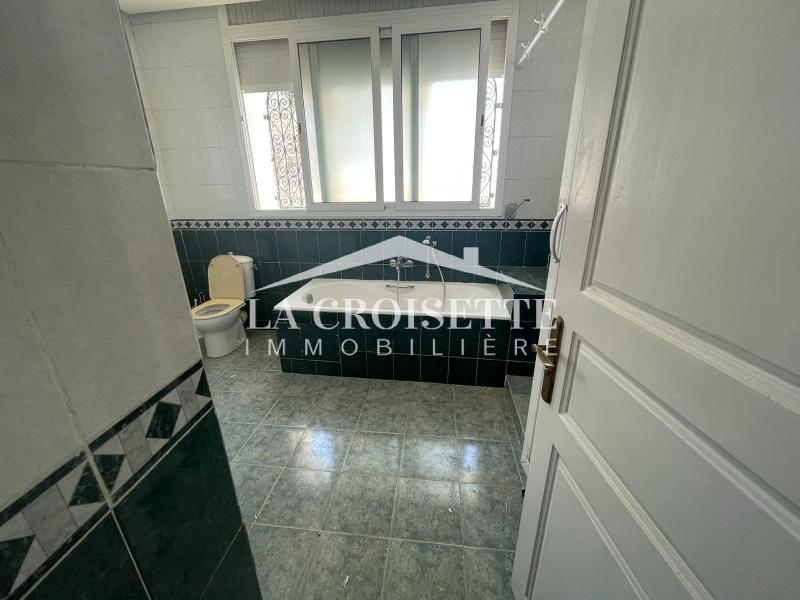 Villa S+4 avec piscine à La Marsa
