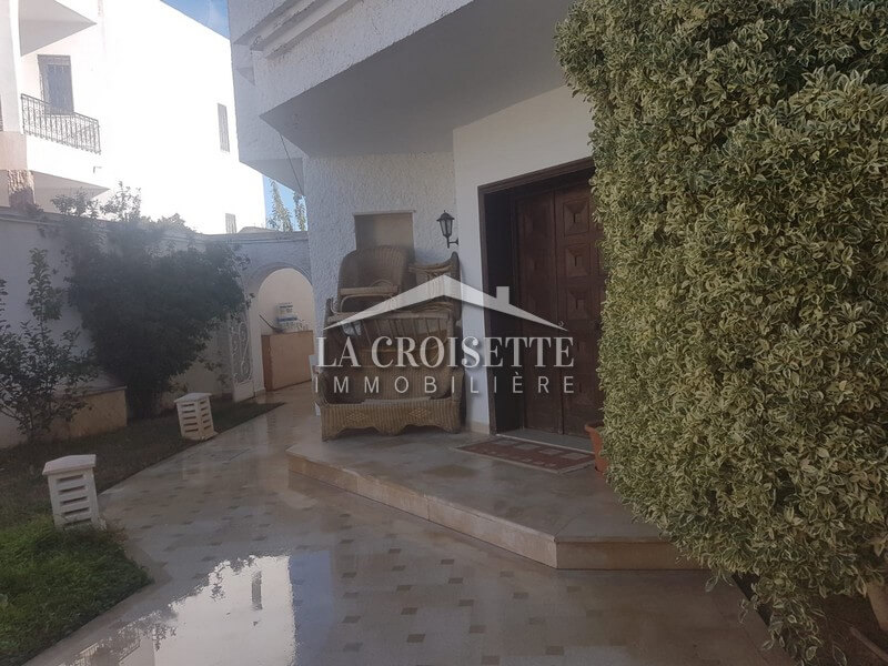 Villa avec piscine à la Soukra 