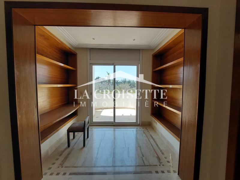 Villa S+6 avec piscine à Gammarth