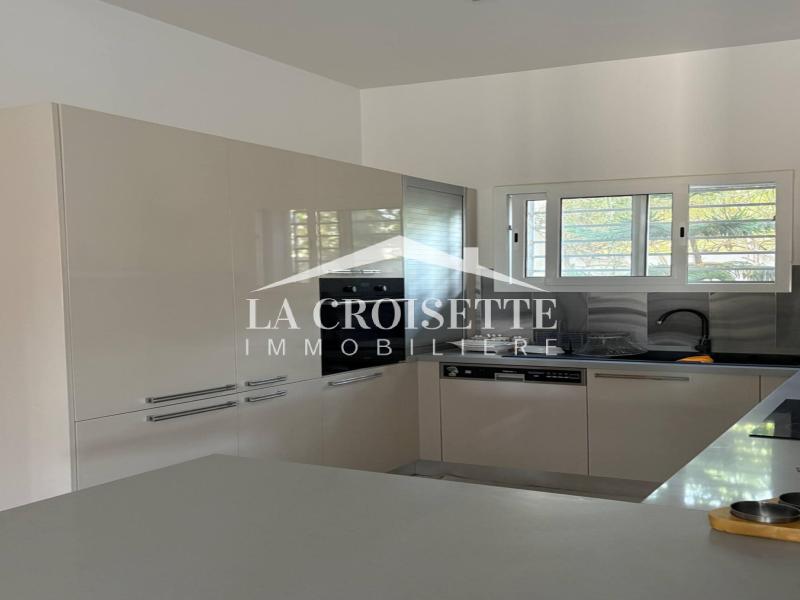 Villa S+4 avec piscine à La Soukra