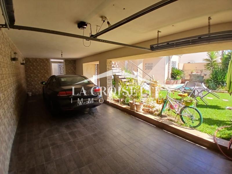 Villa S+4 avec piscine à La Soukra