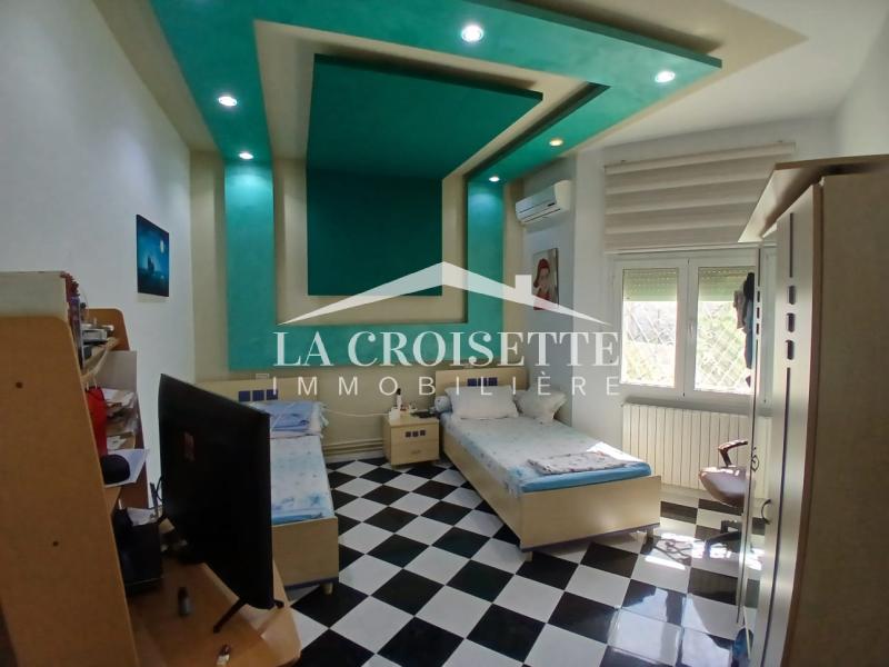 Villa S+4 avec piscine à La Soukra