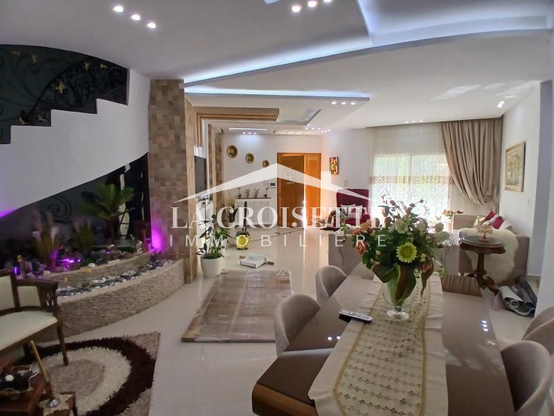 Villa S+4 avec piscine à La Soukra
