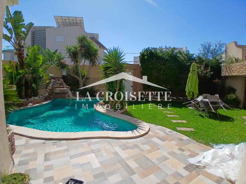 Villa S+4 avec piscine à La Soukra