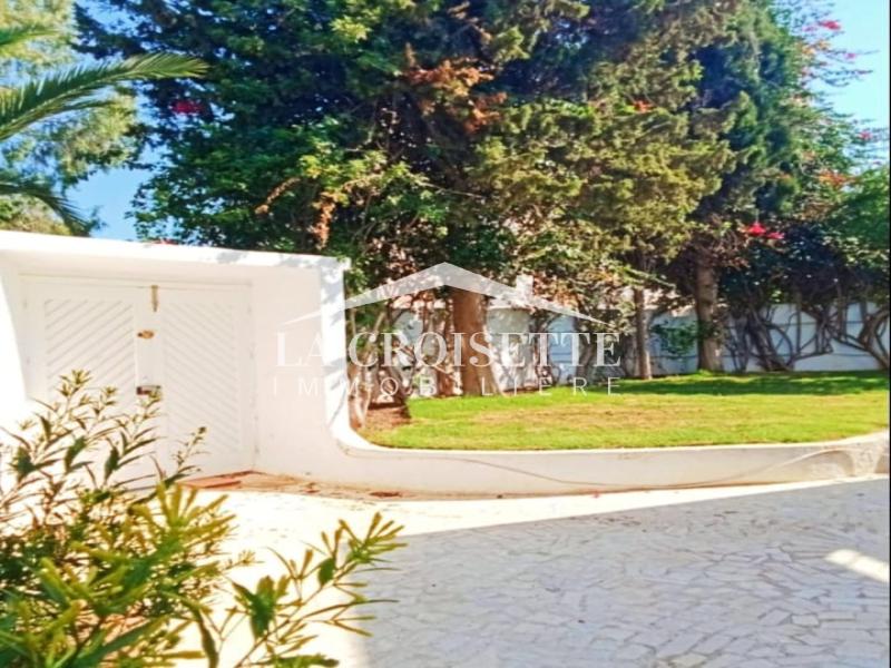 Villa S+5 avec piscine à La Marsa