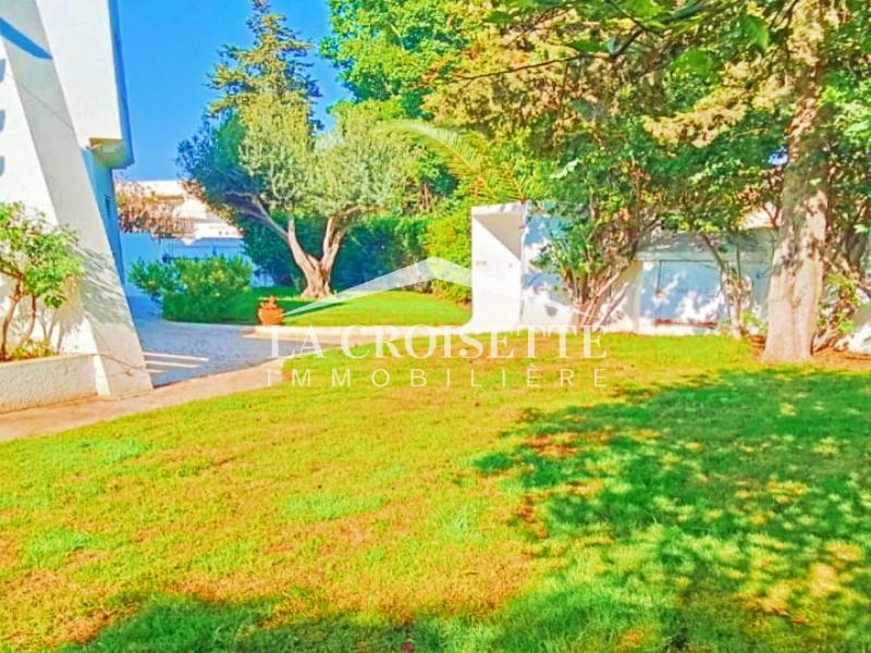 Villa S+5 avec piscine à La Marsa