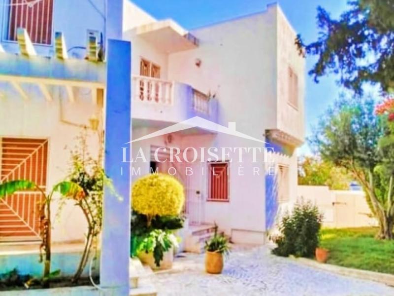 Villa S+5 avec piscine à La Marsa