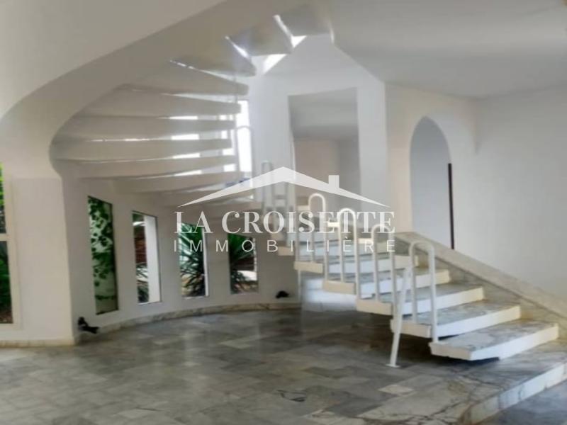 Villa S+5 avec piscine à La Marsa