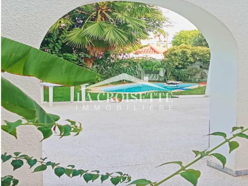 Villa S+5 avec piscine à La Marsa