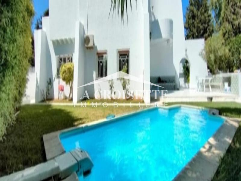 Villa S+5 avec piscine à La Marsa