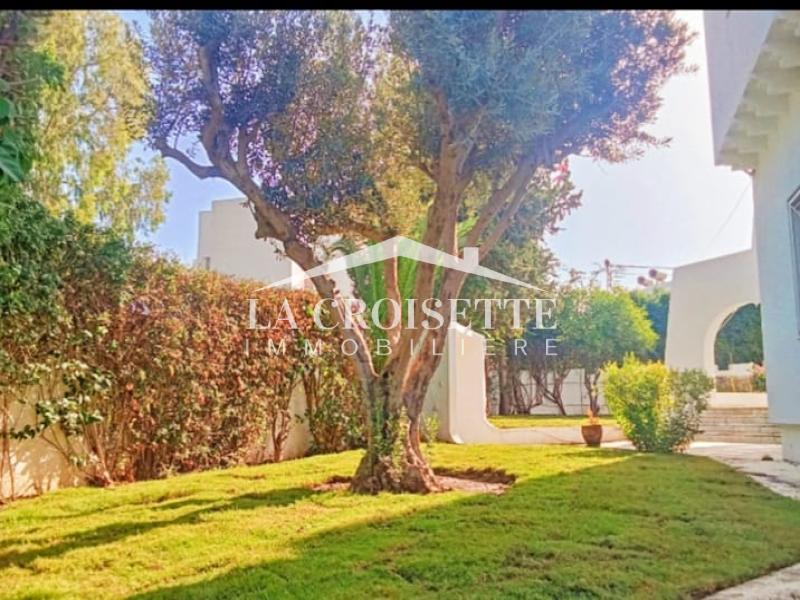 Villa S+5 avec piscine à La Marsa