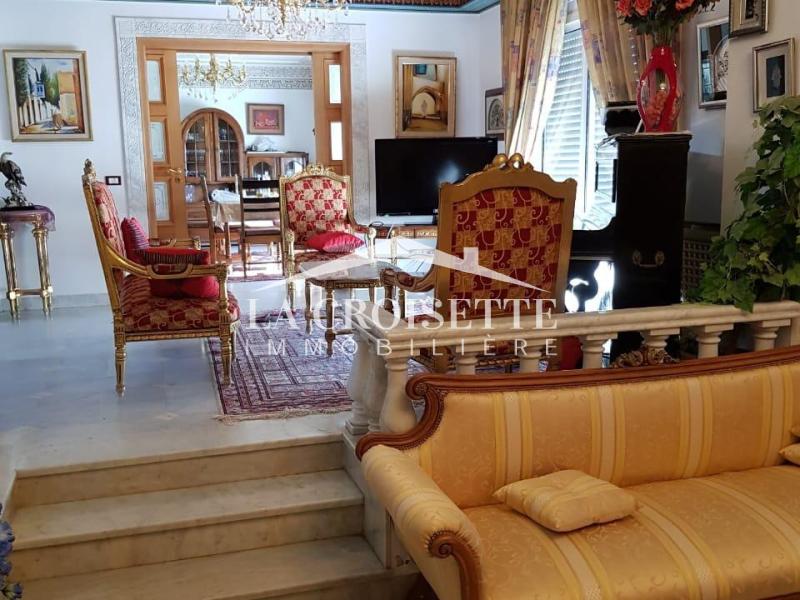 Villa S+8 pied dans l'eau à Carthage