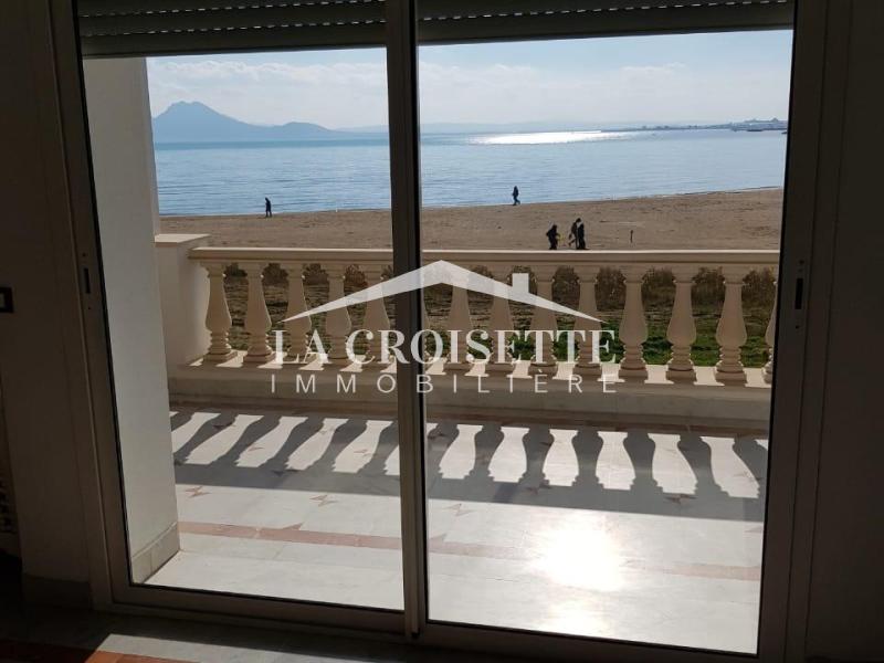 Villa S+8 pied dans l'eau à Carthage