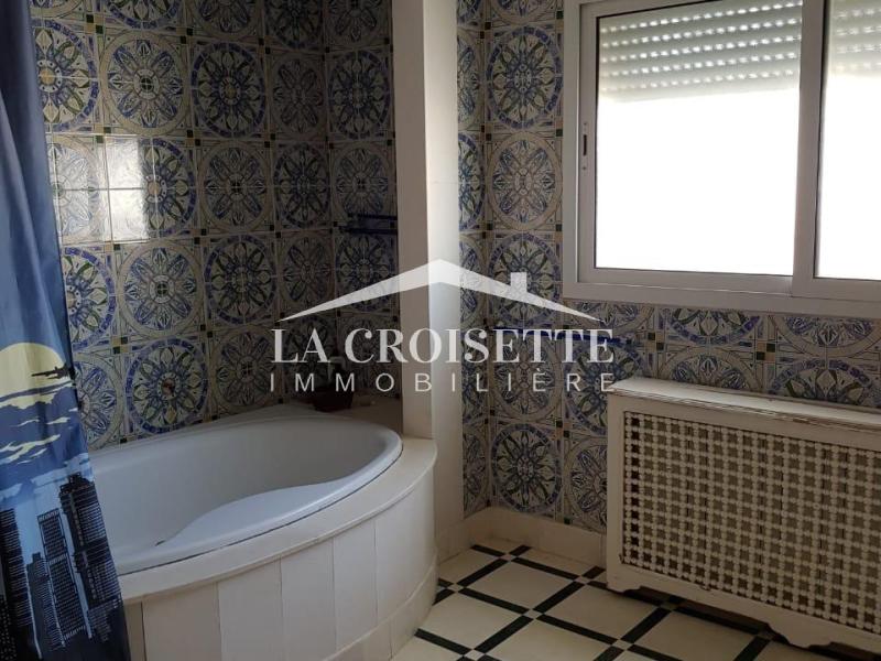 Villa S+8 pied dans l'eau à Carthage