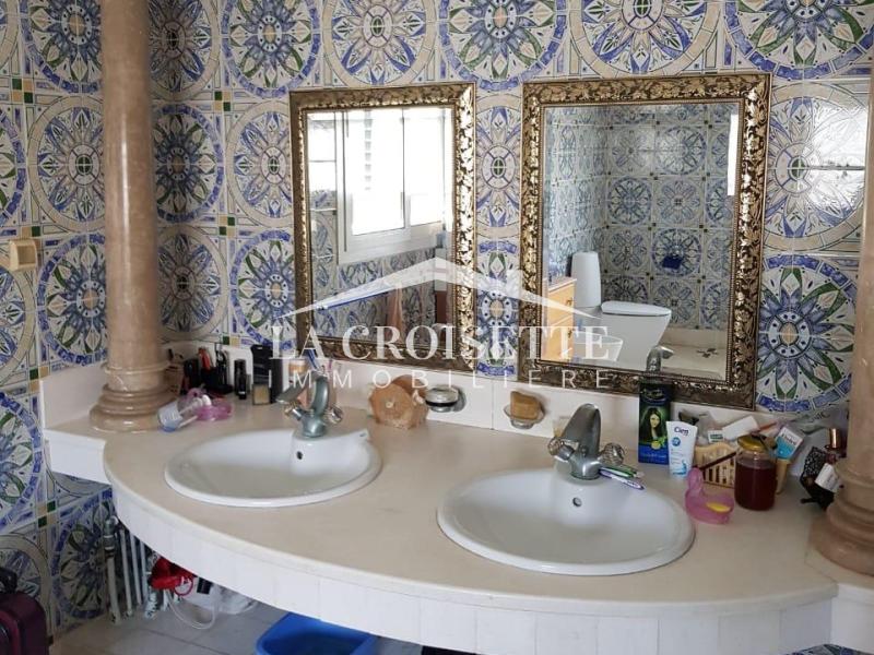 Villa S+8 pied dans l'eau à Carthage