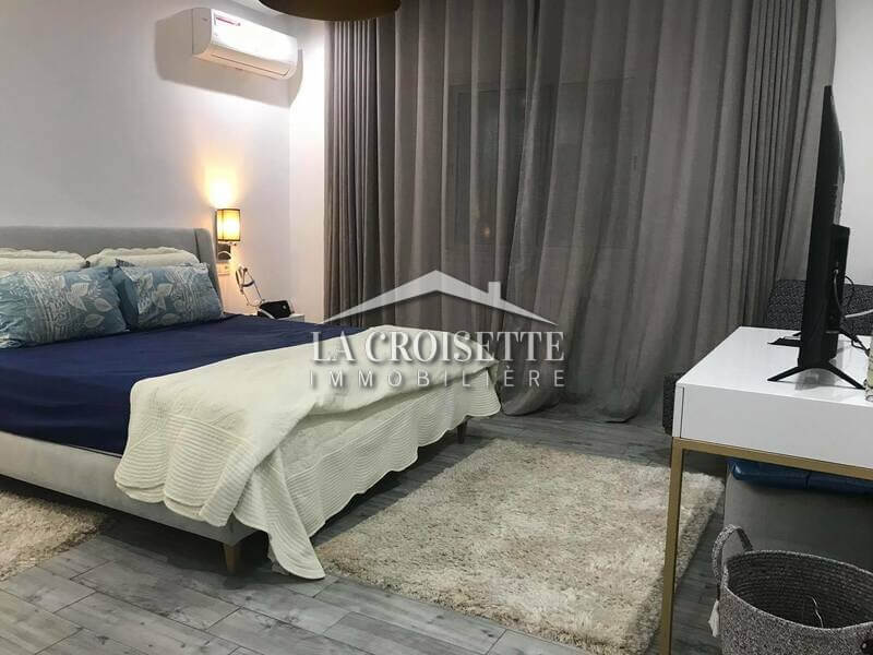 Une villa S+6 avec piscine à La Soukra