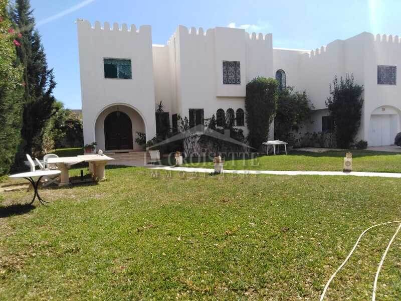 Villa S+9 à La Soukra