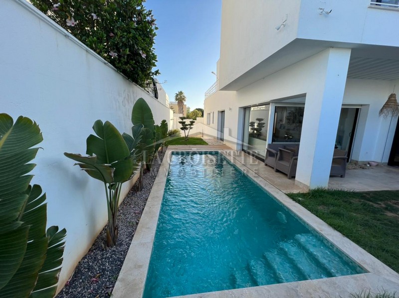 Villa S+5 avec piscine à Gammarth