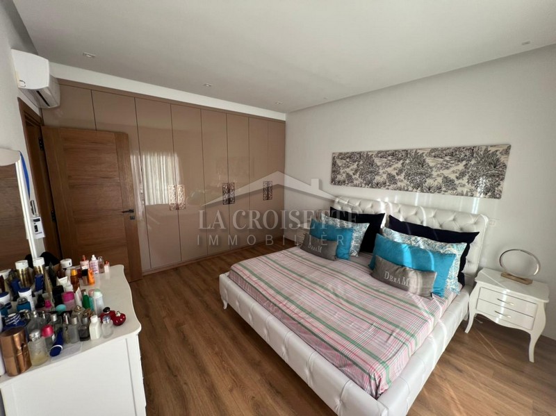 Villa S+5 avec piscine à Gammarth