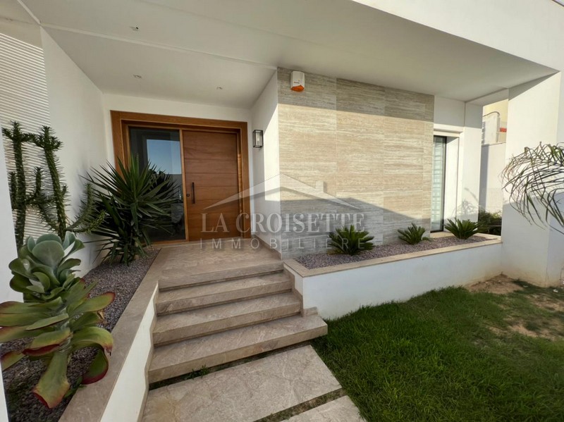 Villa S+5 avec piscine à Gammarth