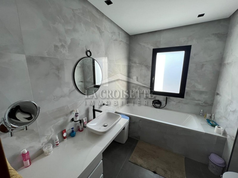 Villa S+5 avec piscine à Gammarth