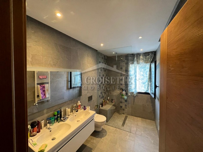 Villa S+5 avec piscine à Gammarth