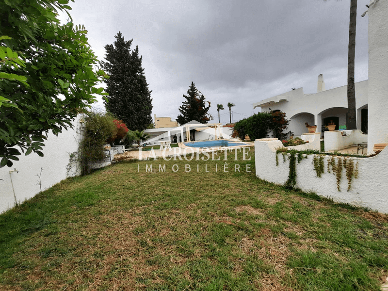 Villa S+5 avec piscine à La Soukra