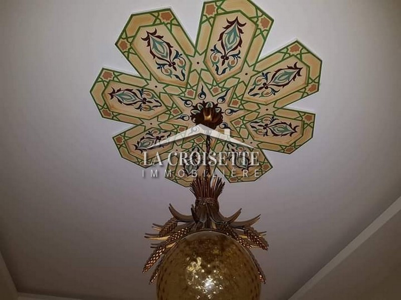 Villa S+3 avec studio indépendant à Gammarth