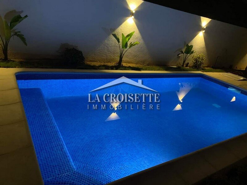 Villa S+5 avec piscine à La Soukra
